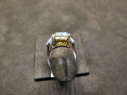 GIA CERTIFIED FANCY YELLOW DIAMOND CUSHION BRILLIANT DIAMOND SIDE SHEILD SHAPE
