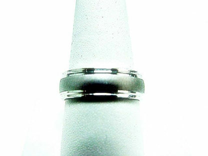 DIAMOND BRUSHED CENTER POLISHED GROOVED SIDE SET PLATINUM