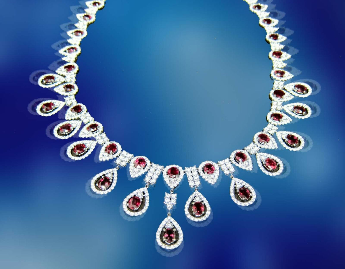 DIAMOND ROUND BRILLIANT SHAPE RUBY OVAL SHAPE DIAMOND NECKLACE