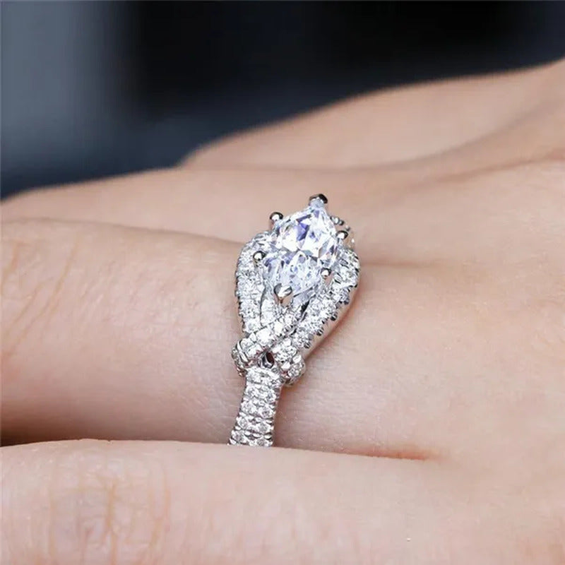 Exquisite Marquise Cut Natural Gem Moissanite 18K White Gold Women'S Ring Simula