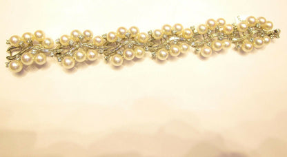 CULTERED PEARL ROUND AND DIAMOND BAGUETTE ROUND BRILLIANT