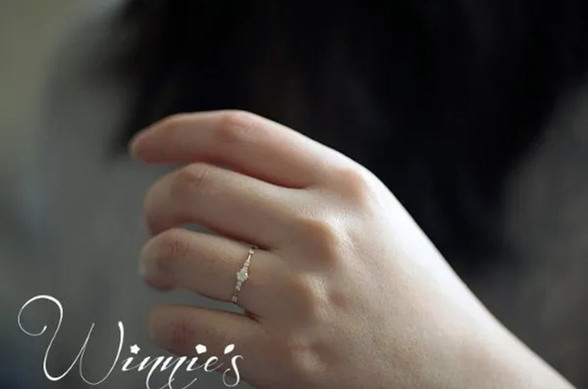 New 7 Small Diamonds Exquisite Ladies Engagement Diamond Ring Jewelry Ring Mask