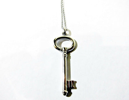 KEY PENDANT WHITE GOLD INCLUDED CHAIN