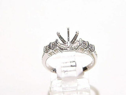DIAMOND 4 PRINCESS SHAPE 8 ROUND SHAPE SETTING 6 PRONG