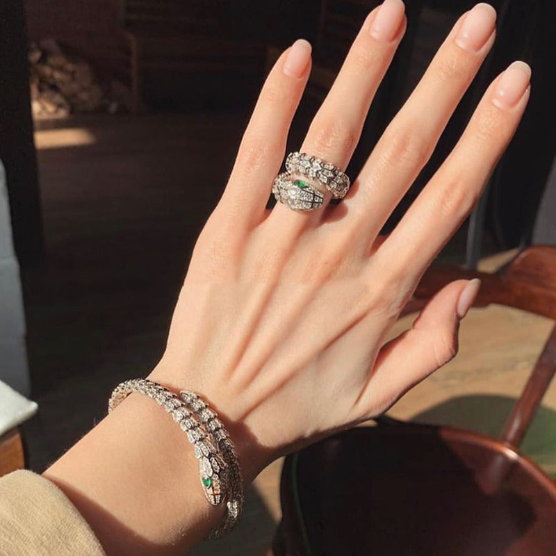 Snake Full of Diamond Knuckles Emerald Ring