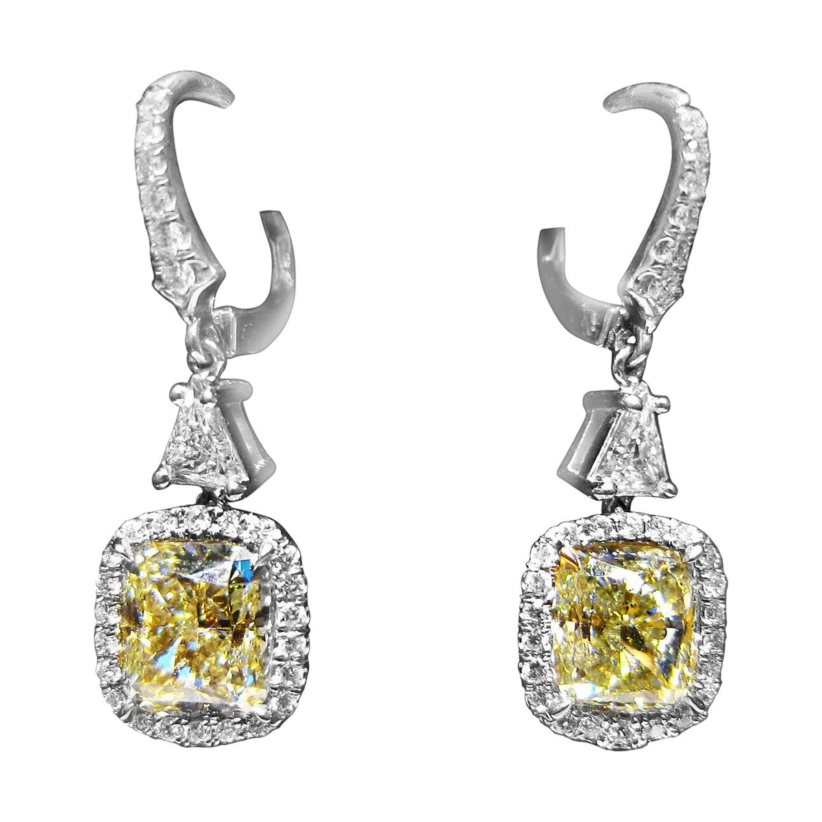 DIAMOND FANCY YELLOW CUSHION BRILLIANT TWO SET ROUND BRILLI9ANT TRILLION DIAMOND