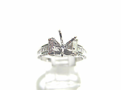 DIAMOND BAGUETTE CHANNEL SET ROUND BR FRONT BACK SET DIAMOND SETING DIAMOND RING