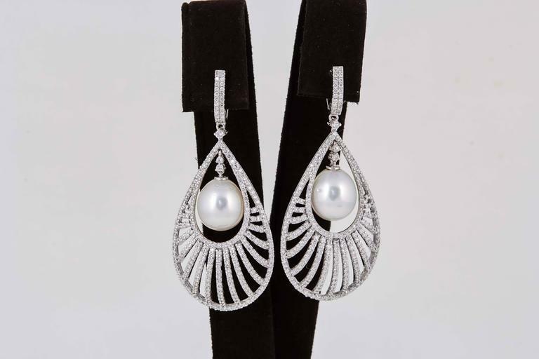 Pearl Diamond Gold Fashion Earrings 4.09 ct of F color VS clarity diamond 18 K