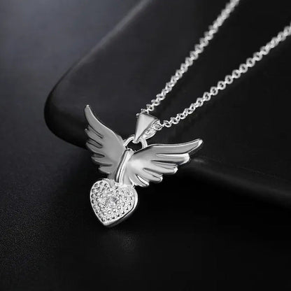 Pretty Women'S 925 Sterling Silver Heart Shaped Angel Wings Pendant Diamonds Nec
