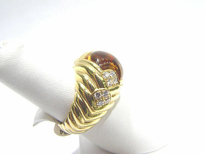 CABOCHON CITRINE SET WITH SIXTEEN ROUND BRILLIANT SHAPE DIAMOND