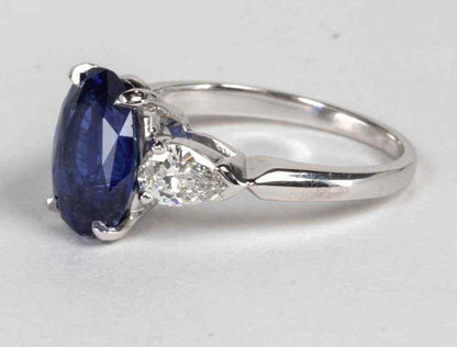 Classic Sapphire Diamond Ring set in Platinum