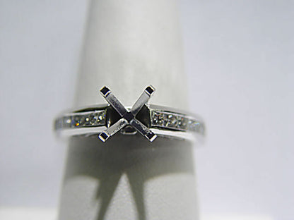 DIAMOND 14 PRINCESS SHAPE CHANNEL SET SETTING 4 PRONG DIAMOND