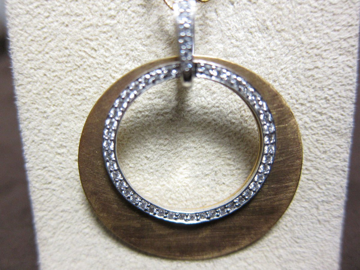 DIAMOND ROUND BRILLIANT SHAPE PENDANT SET IN WHITE GOLD