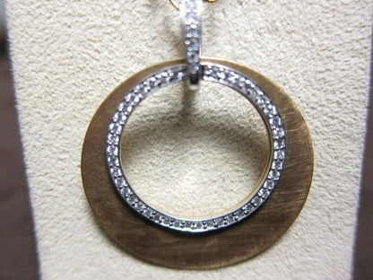 DIAMOND ROUND BRILLIANT SHAPE PENDANT SET IN WHITE GOLD