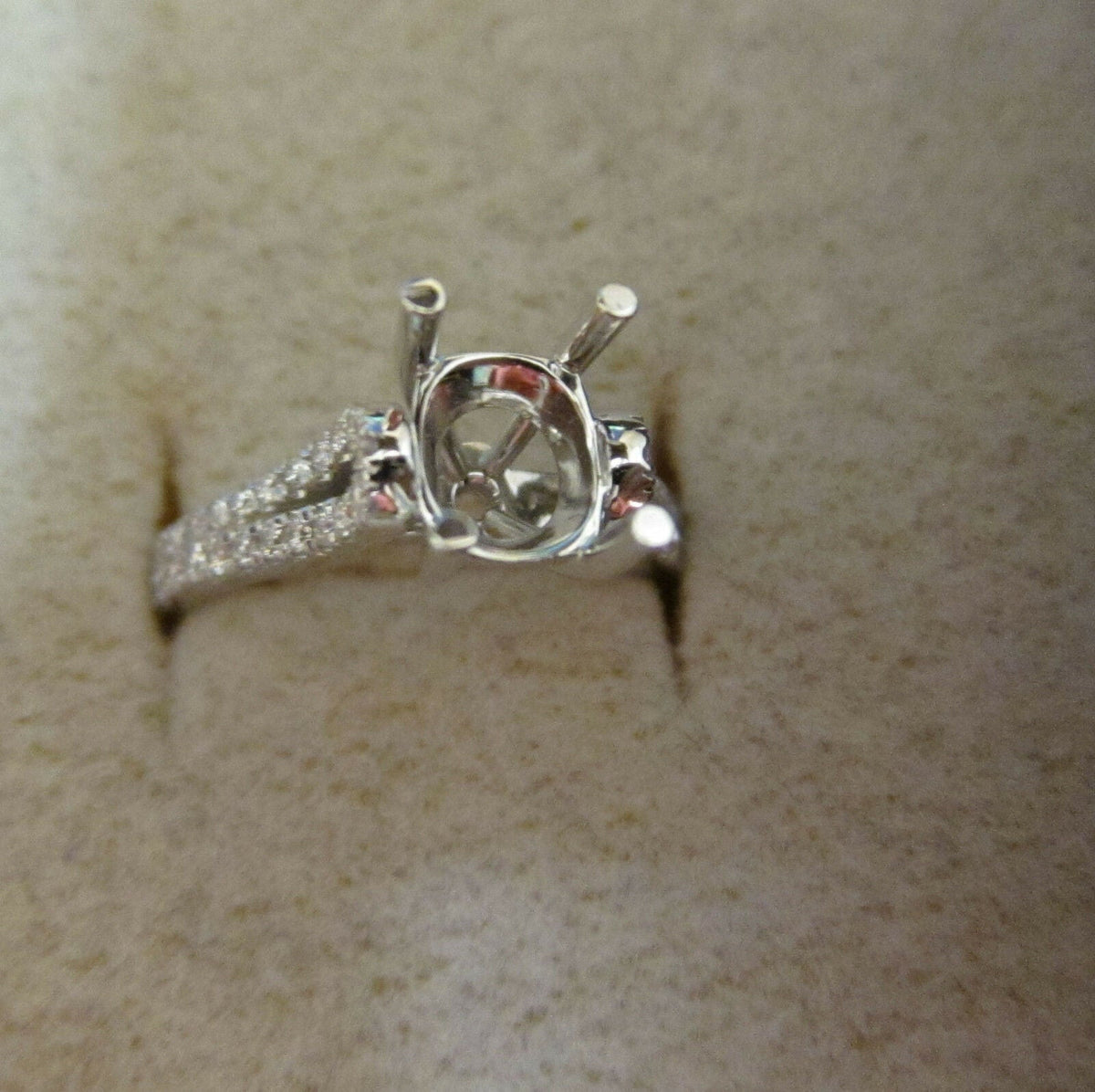 DIAMOND SETTING TWO ROW SET TO BACK SMALL GOLD PIECE FOR RE-SIZEING