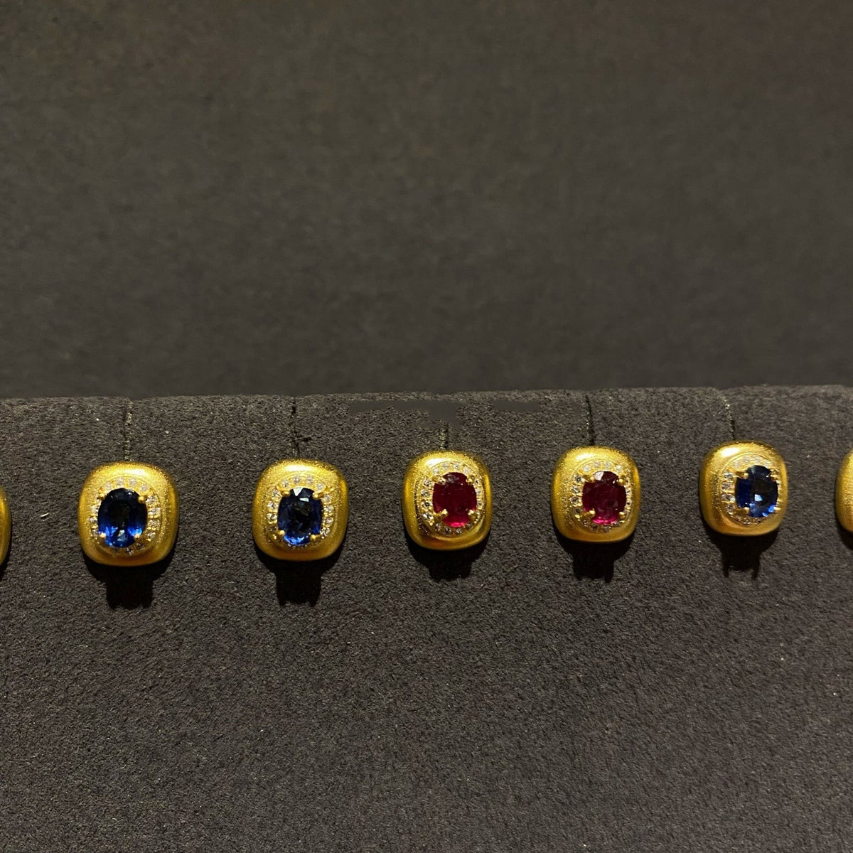 Men'S and Women'S Natural Sapphire Stud Earrings