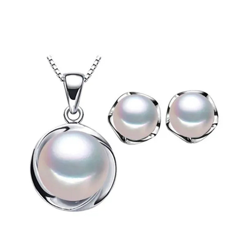 Majesty Diamonds MDS170069 Freshwater Pearls Pendant Set in .925 Sterling Silver