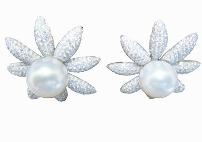 SOUTH SEA PEARL WITH DIAMOND ROUND BRILLIANT SHAPE EARRING