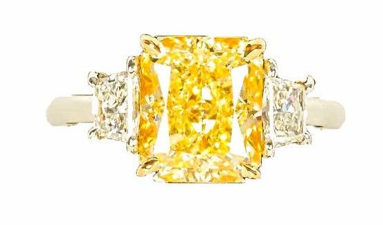 GIA FANCY LIGHT YELLOW 4.01 CT RADIANT VVS1 CLARITY GRADE .58 CT SIDE TRAPEZOID