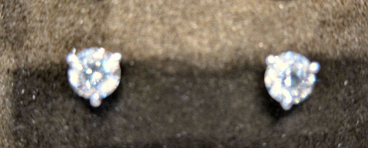 DIAMOND STUD THREE PRONG EARRING