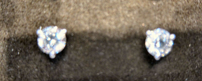 DIAMOND STUD THREE PRONG EARRING