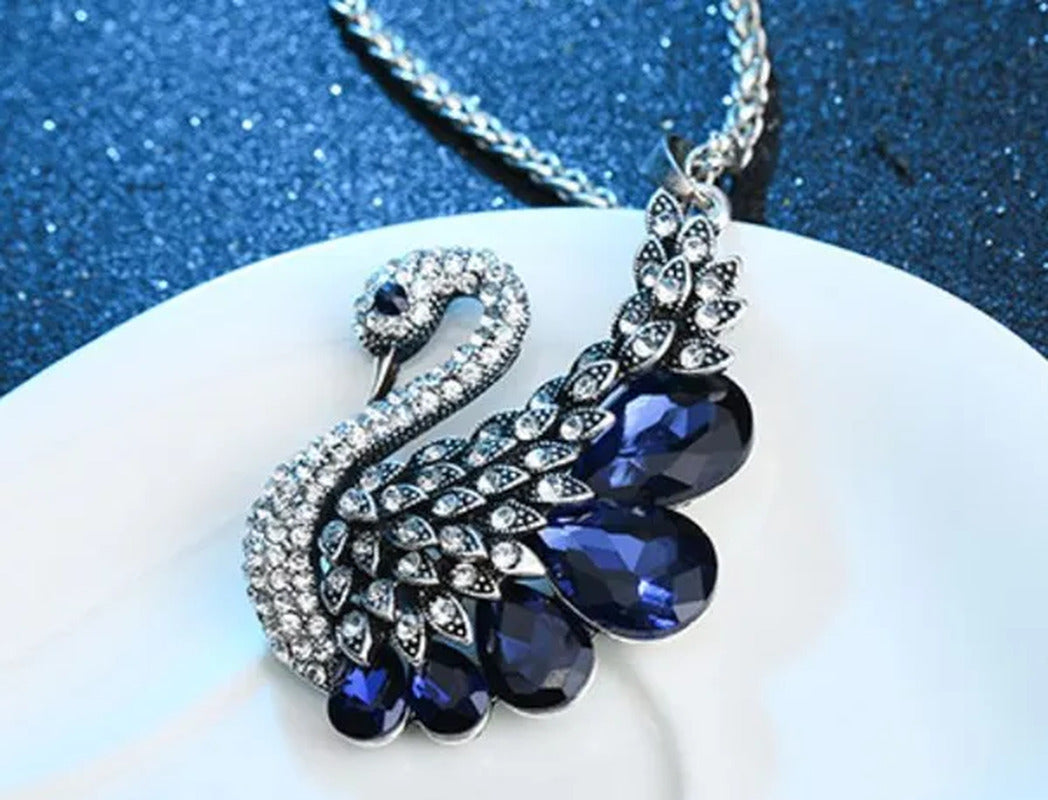 Elegant Crystal Swan Shape Pendant Necklace Female Temperament Pendant Long Swea