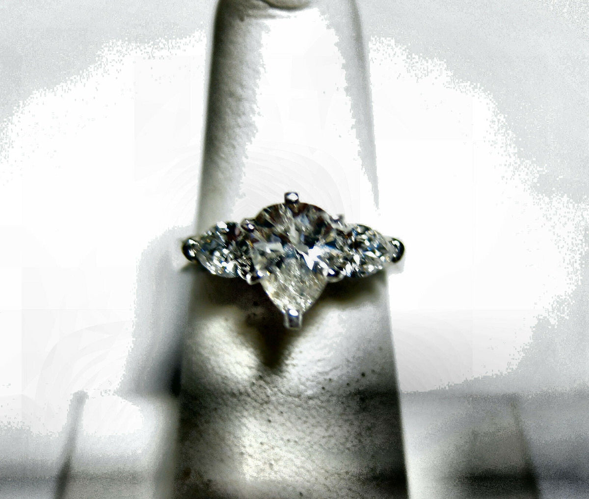 CERTIFIED DIAMOND PEAR SHAPE CENTER SIDE PEAR SHAPE SET ENGAGEMENT RING DIAMOND