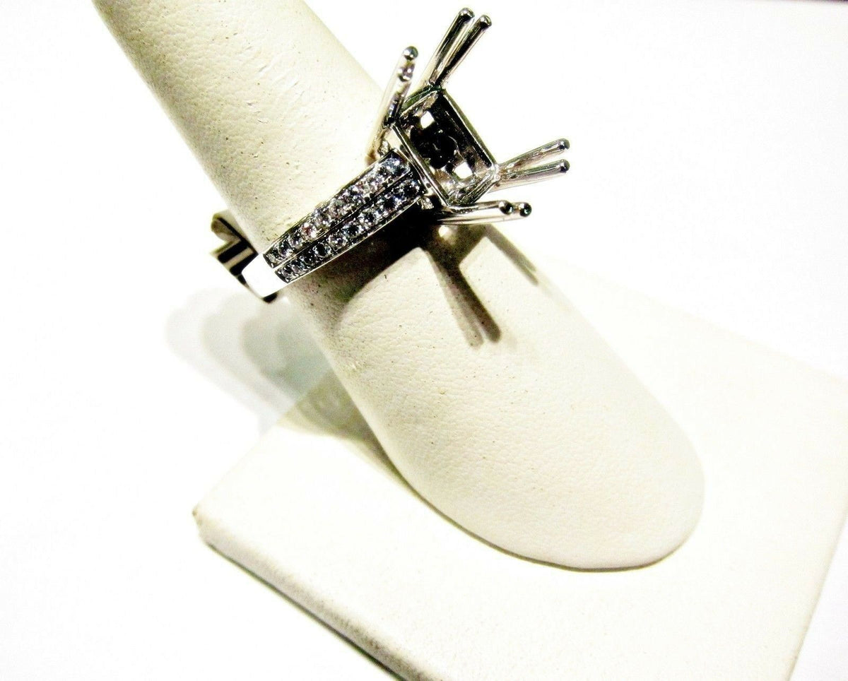 DIAMOND ROUND BRILLIANT SHAPE SETTING ALL AROUND SET DIAMOND