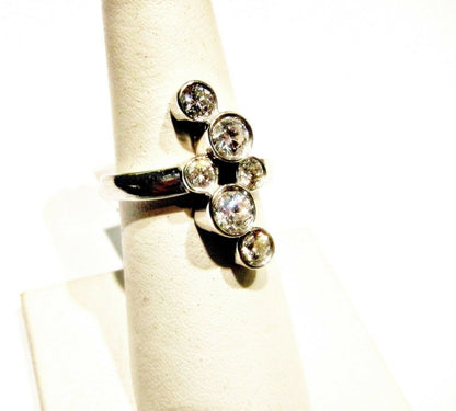 DIAMOND SIX ROUND BRILLIANT SHAPE TOP SET RING