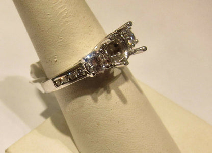 DIAMOND ROUND BRILLIANT SETTING DIAMOND SETTING