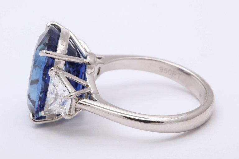10 Carat Ceylon Blue Sapphire and Diamond Ring Certified by C Dunaigre of Switz