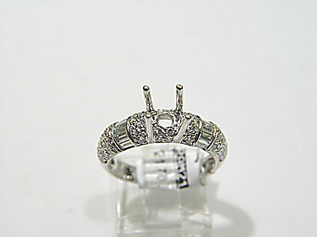 BAGUETTE ROUND BRILLIANT DIAMOND SETTING 4 PRONG