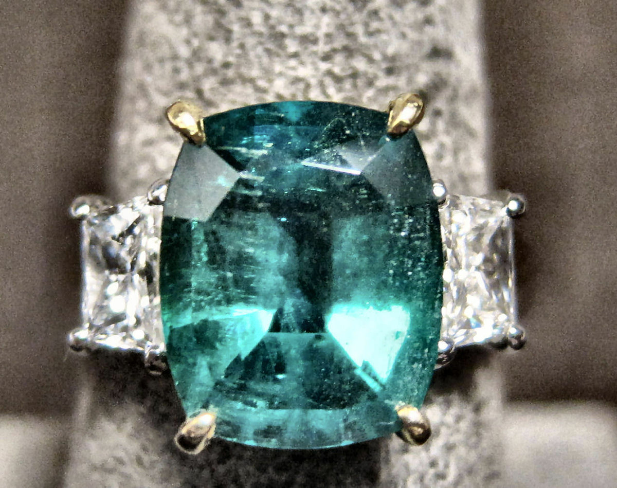 oval emerald 5.04 ct diamond two trapezoid brilliant set ring platinum