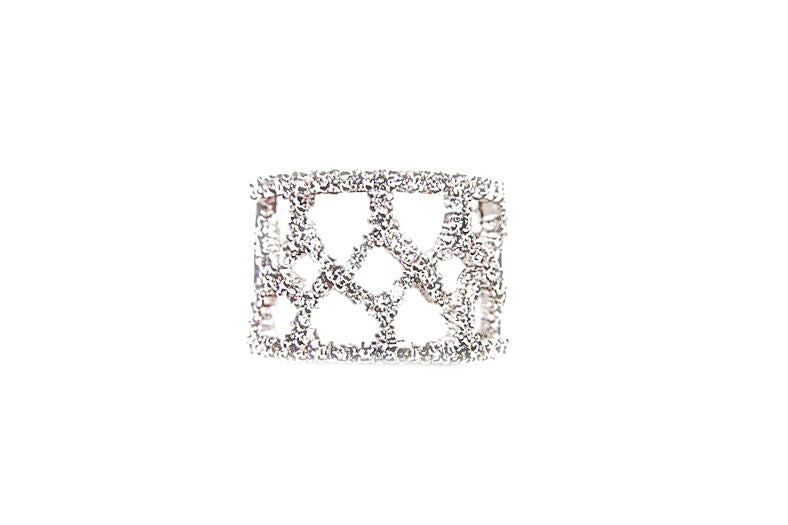 DIAMOND SET ON TOP OF A WIDE BAND