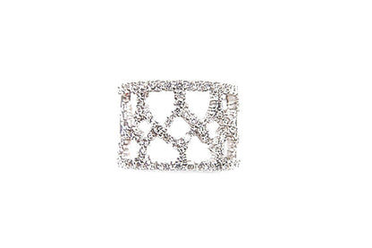 DIAMOND SET ON TOP OF A WIDE BAND