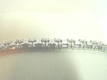 8.64 ct round brilliant baguette shape prong set G color VS1/2 clarity 18 k gold