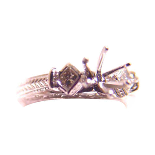 ANTIQUE STYLE 2 PRINCESS CUT DIAMONDS SETTING .28 CT