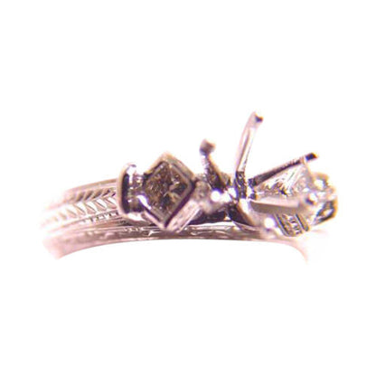 ANTIQUE STYLE 2 PRINCESS CUT DIAMONDS SETTING .28 CT