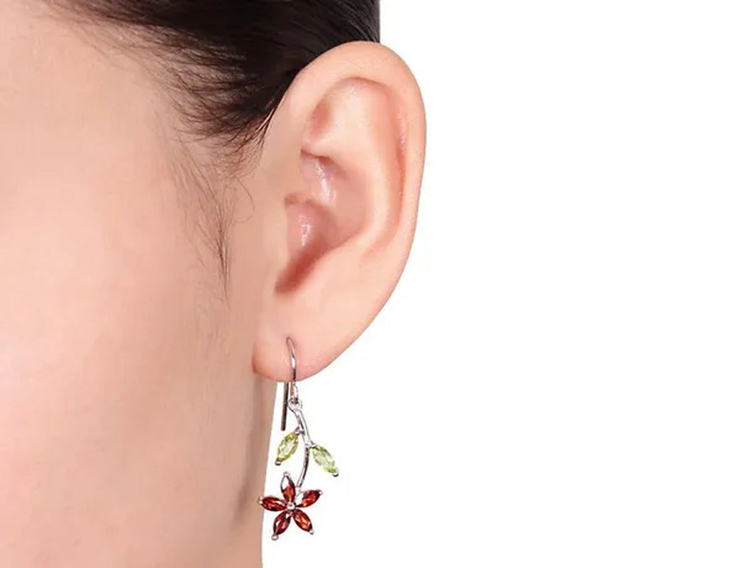 2.90 Carat (Ctw) Garnet & Peridot Flower Earrings N Sterling Silver