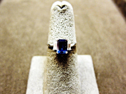 EMERALD SHAPE SAPPHIRE CENTER SET 2 E MERALD SHAPE DIAMOND