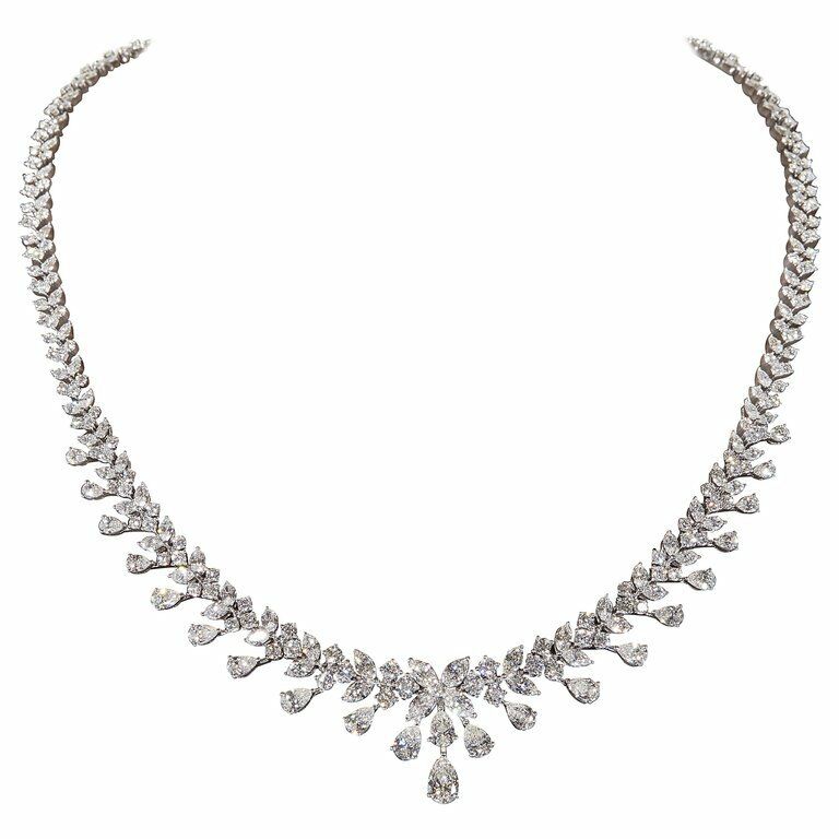 Diamond Necklace 13.65 carats of FG VS diamonds 18k white gold