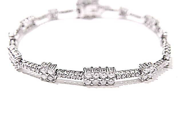 ROUND BRILLIANT CUT DIAMOND BOX AND LINE TENNIS DIAMOND BRACELET