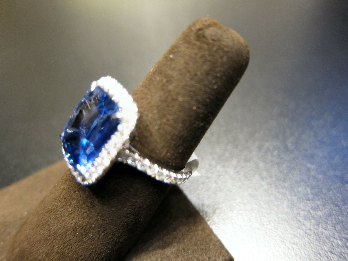 SAPPHIRE CYLON EMERALD SHAPE 12.90X10.06X4.80MM SET