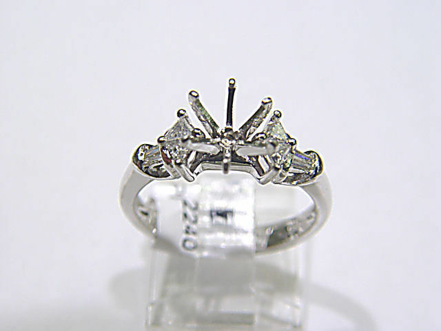 4 TRILLION 2 BAGUETTE DIAMOND SETTING 6 PRONG FOR A 7MM DIAMOND