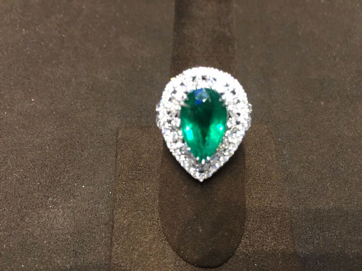 EMERALD PEAR SHAPE DIAMOND BAGUETTE ROUND BRILLIANT SHAPE