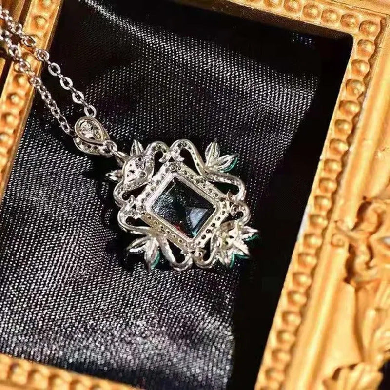 The Jewelry Imitation Natural Topaz Necklace Inlaid with High Carbon Diamond Pen