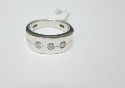 DIAMOND MENS BAND CENTER LARGER THEN MATCHING SIDE DIAMOND