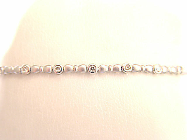 16 ROUND BRILLIANT CUT DIAMONDS BEZEL SET IN BRUSHED