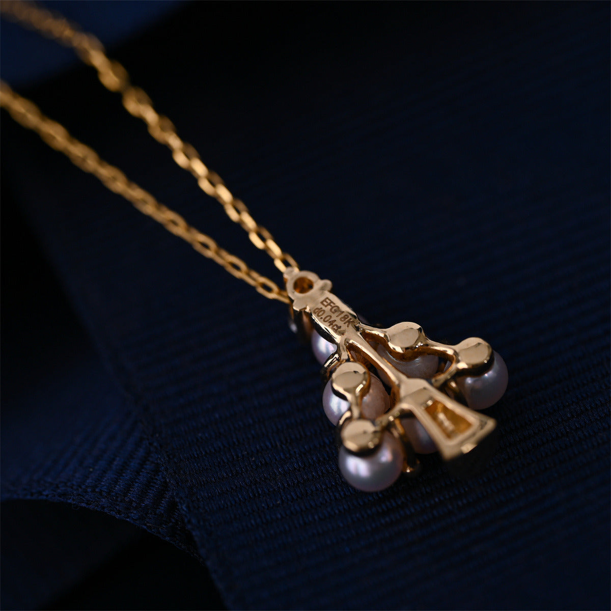 Sea Pearl Necklace Inlaid with Diamonds