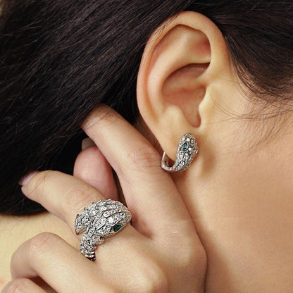 Snake Full of Diamond Knuckles Emerald Ring
